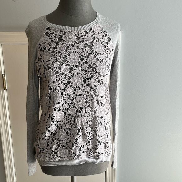 Gray sweater with beautiful cutout floral design - Picture 3 of 10